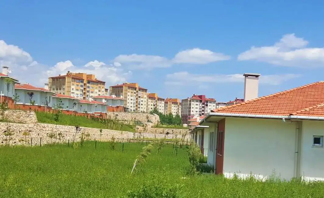 Bolu İli Merkez İlçesi Kürkçüler Mevkii 70 Adet Konut İnşaatı ile Adaiçi ve Genel Altyapı ve Çevre Düzenlemesi İnşaatı İşi